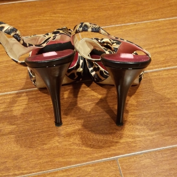 Betsy johnson leopoard sandals - Picture 3 of 5